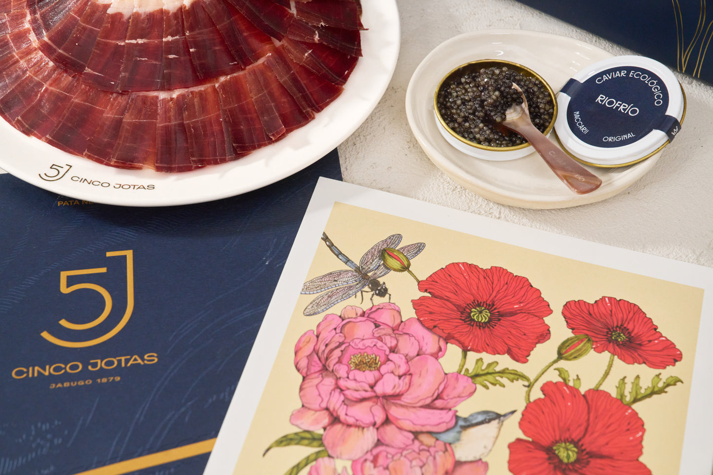 Pack "Peonías y Amapolas", jamón Cinco Jotas y caviar Riofrío