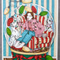 Une femme est assise dans un fauteuil rayé entourée de dalmatiens et de boules de Noël colorées, œuvre originale d’Ana Jarén.