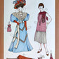 Deux silhouettes de poupées en papier comparent la mode féminine du début du XXe siècle, entourées de chapeaux, sacs et accessoires détachables, œuvre originale d’Ana Jarén.