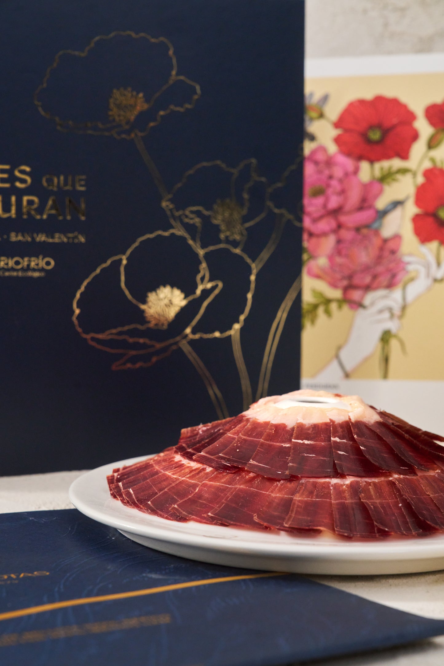 Pack "Peonías y Amapolas", jamón Cinco Jotas y caviar Riofrío