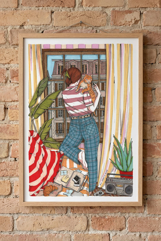 Silhouette rousse regardant par la fenêtre parmi les plantes, le café et un chat, affiche d’Ana Jarén