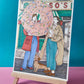 Zwei Frauen gehen durch eine Stadtstraße und tragen gemeinsam einen riesigen rosa Donut, dessen Loch… – Originalwerk von Ana Jarén